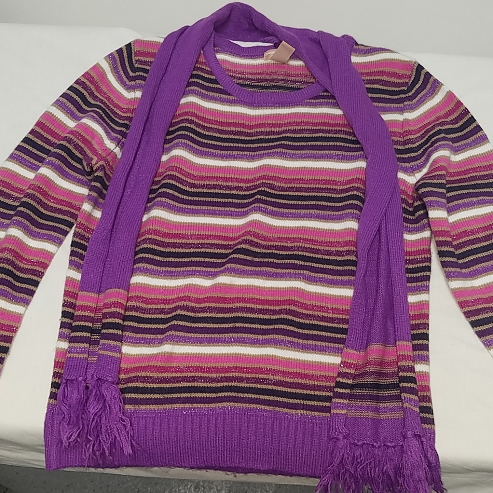 Stripped sweater with scarf